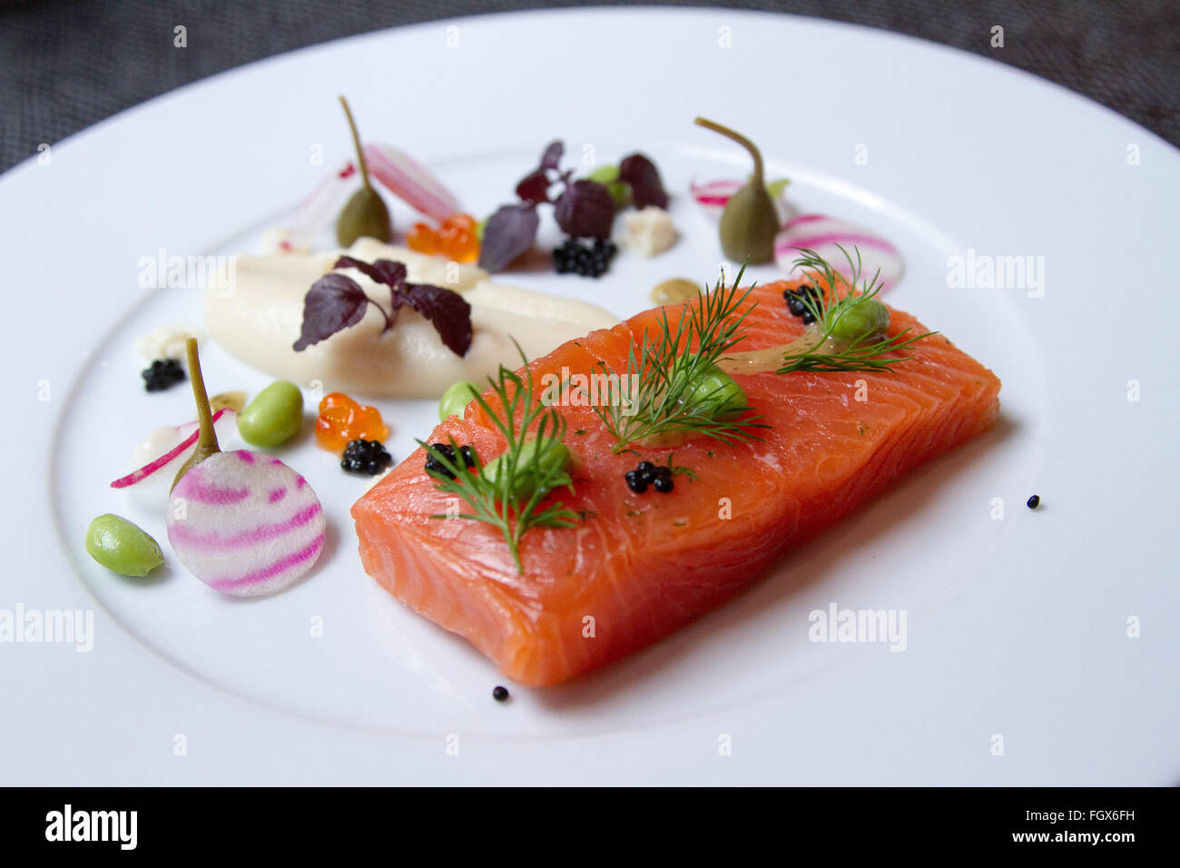 Lachs mit Gemüse Stockfoto