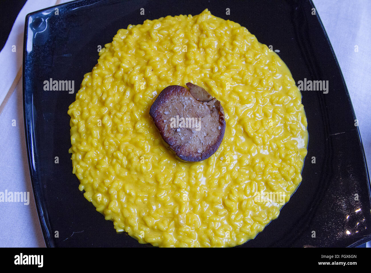 Risotto mit Safran Nord Italien Spezialität Stockfoto