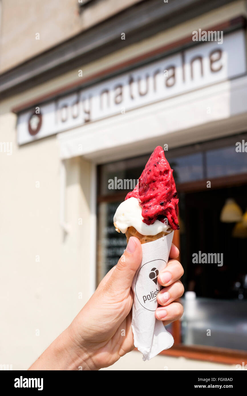 Traditionelle polnische Eis außerhalb Lody Naturalne in Breslau, Polen. Stockfoto