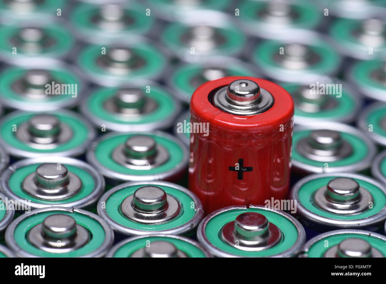 Alkaline Batterie AAA-Größe mit selektiven Fokus auf einzelne Batterie Stockfoto