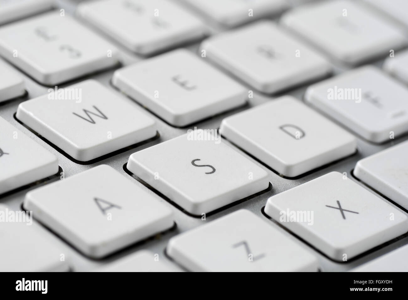 Computer-Tastatur mit weißen Tasten Stockfoto