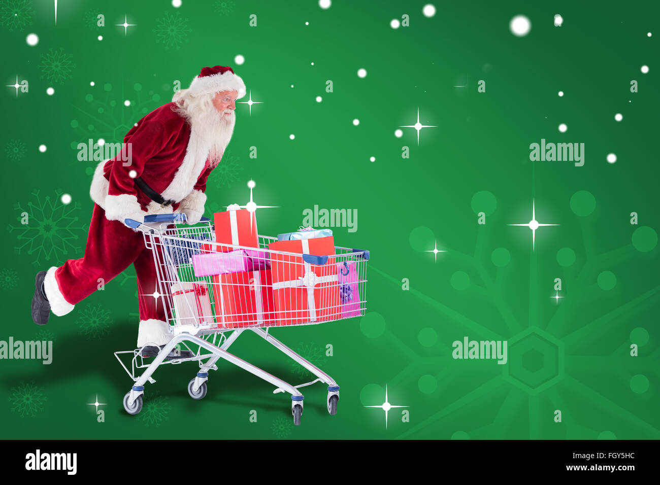 Zusammengesetztes Bild von Santa schiebt einen Einkaufswagen Stockfoto