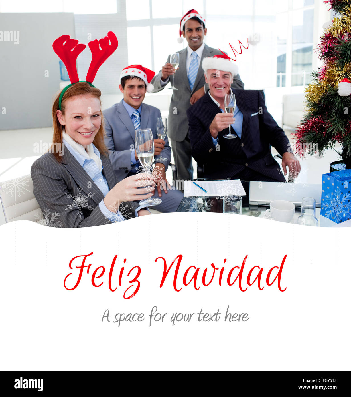 Zusammengesetztes Bild des Business Team Toasten mit Champagner bei der Weihnachtsfeier Stockfoto