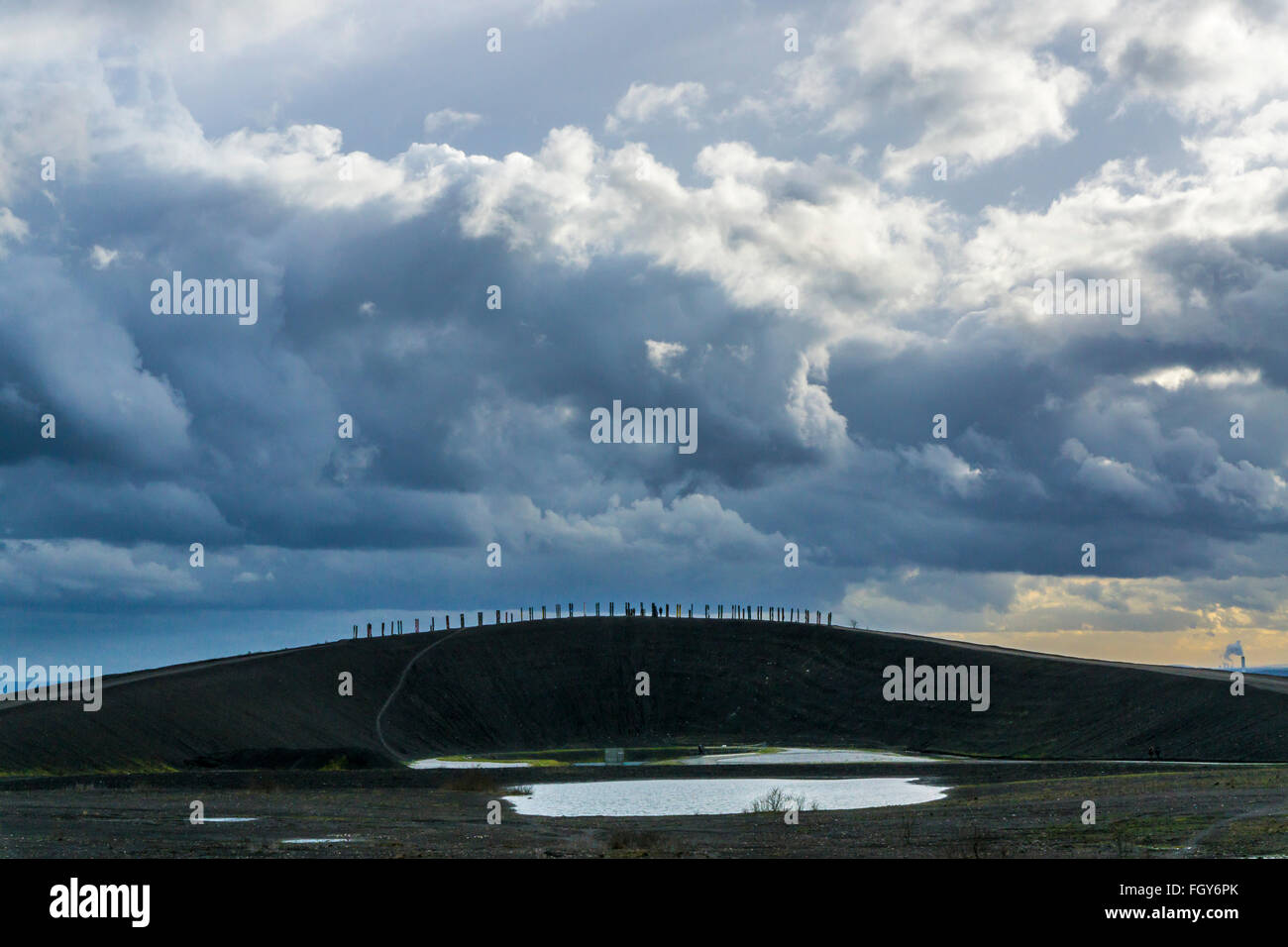 Stecken Haufen Haniel in Bottrop, Deutschland, einem künstlichen Hügel, Felsen, Prosper Haniel Kohle aus gebildete Grube, Kunstwerk Stockfoto