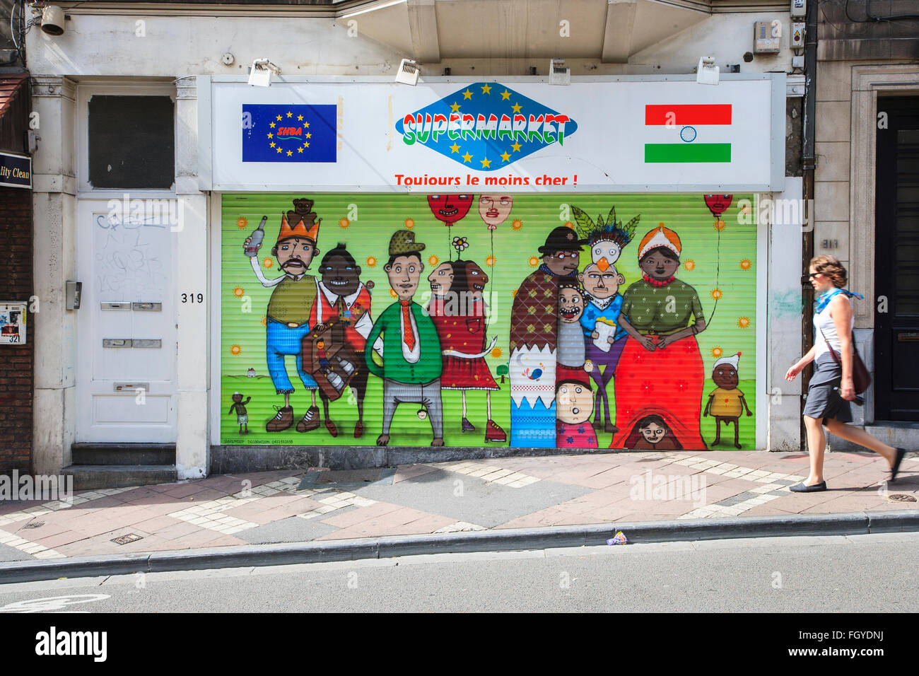 vordere Graffiti Malerei Dekoration Fensterläden Shop Stockfoto