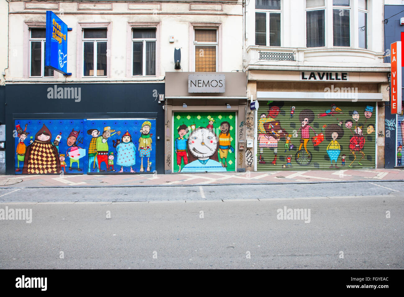 vordere Graffiti Malerei Dekoration Fensterläden Shop Stockfoto