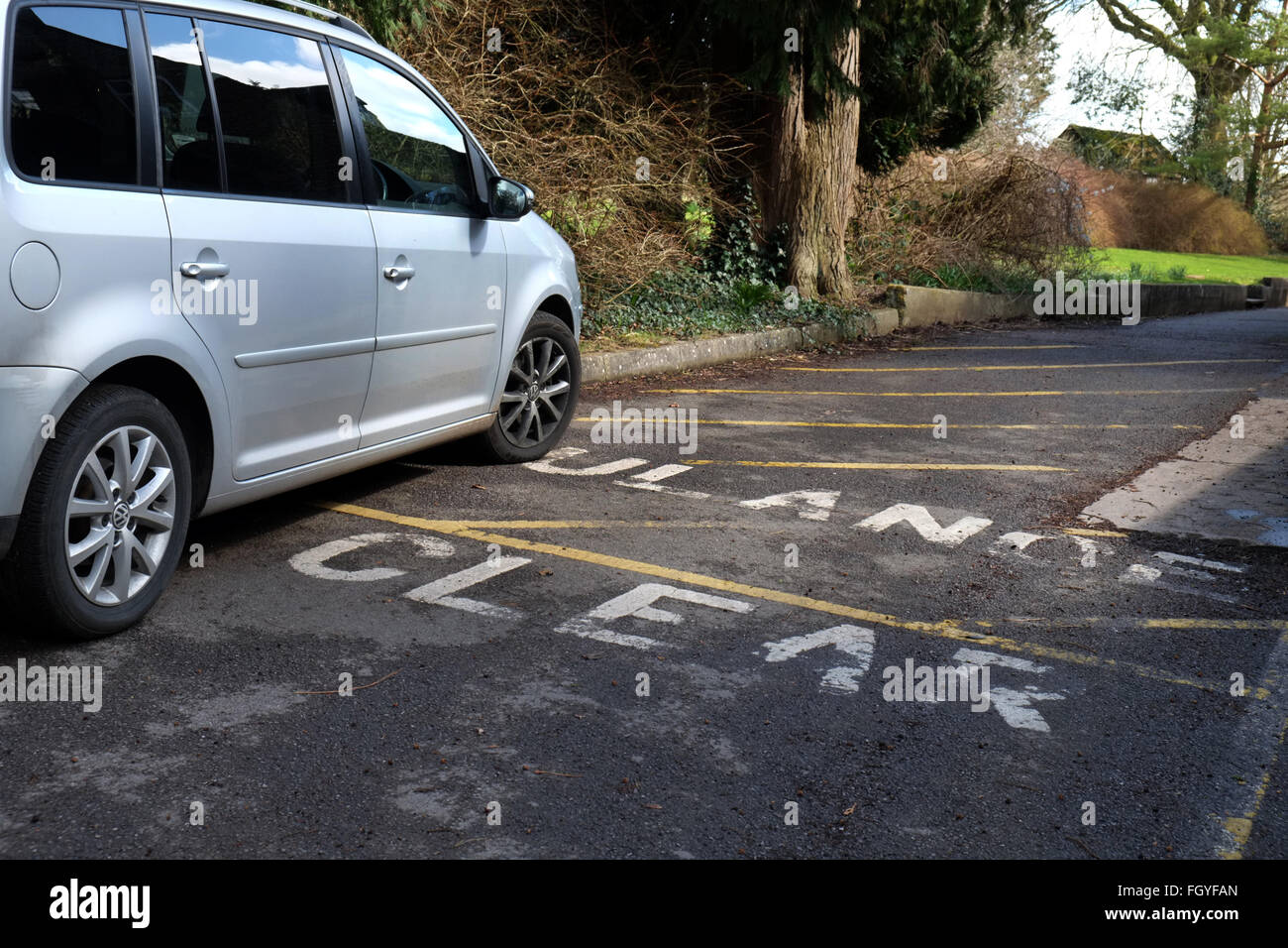 März 2015 - Privates Auto in einer Ambulance Zufahrtsstraße geparkt. Stockfoto