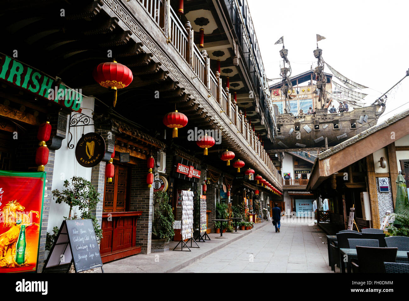 Chongqing, China - der Blick auf Hongyadong-Tour vor Ort, ein Vintage Business-Block. Stockfoto