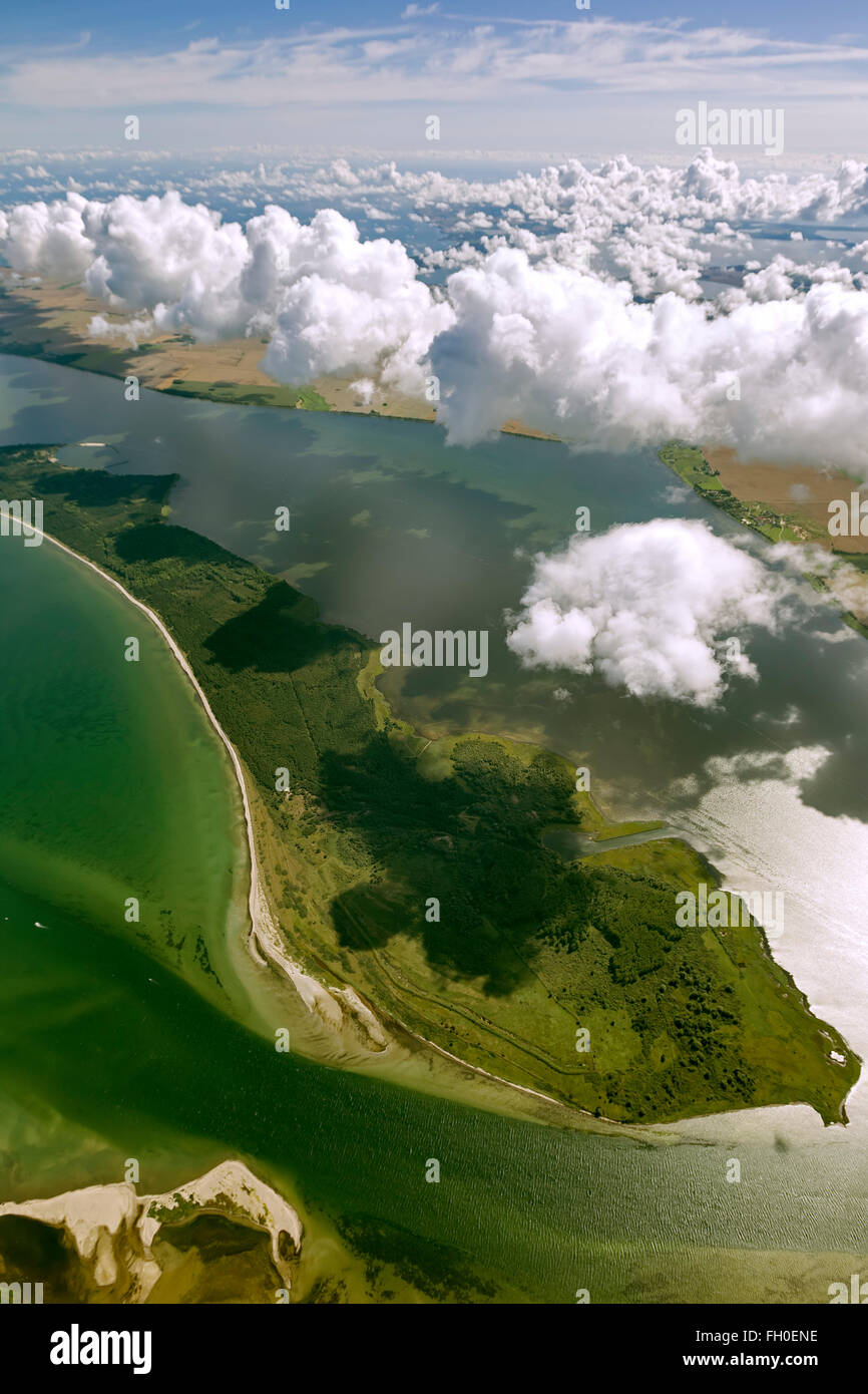 Luftaufnahme, Rassower Strom, Transit Hiddensee und Rügen, Trog, Vitter Bodden, Bug, Cloud, Schaprode, Rügen, Deutschland, Ostsee Stockfoto