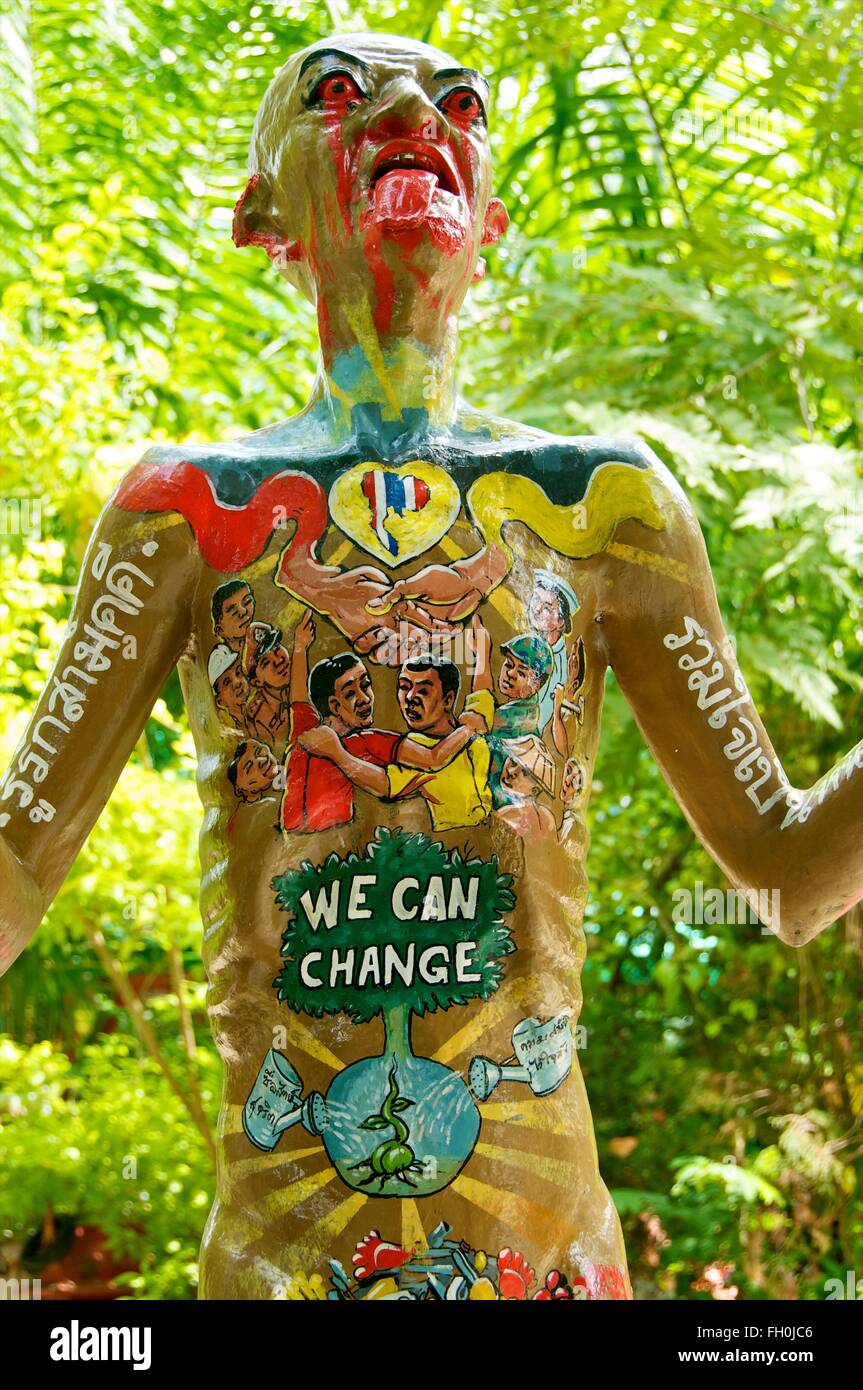Skulptur Figur drängen politische Veränderung der buddhistischen Garten der Hölle, Wat Mae Kaet Noi, in der Nähe von Chiang Mai, Thailand. Stockfoto