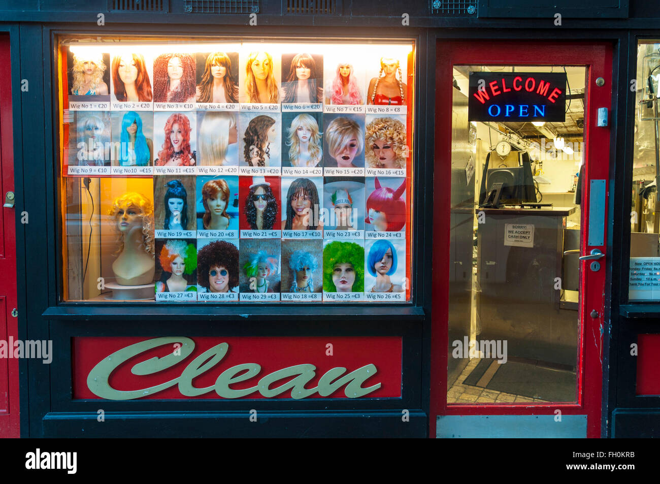 Shop mit Perücken in Talbot Street, Dublin, Irland Stockfoto