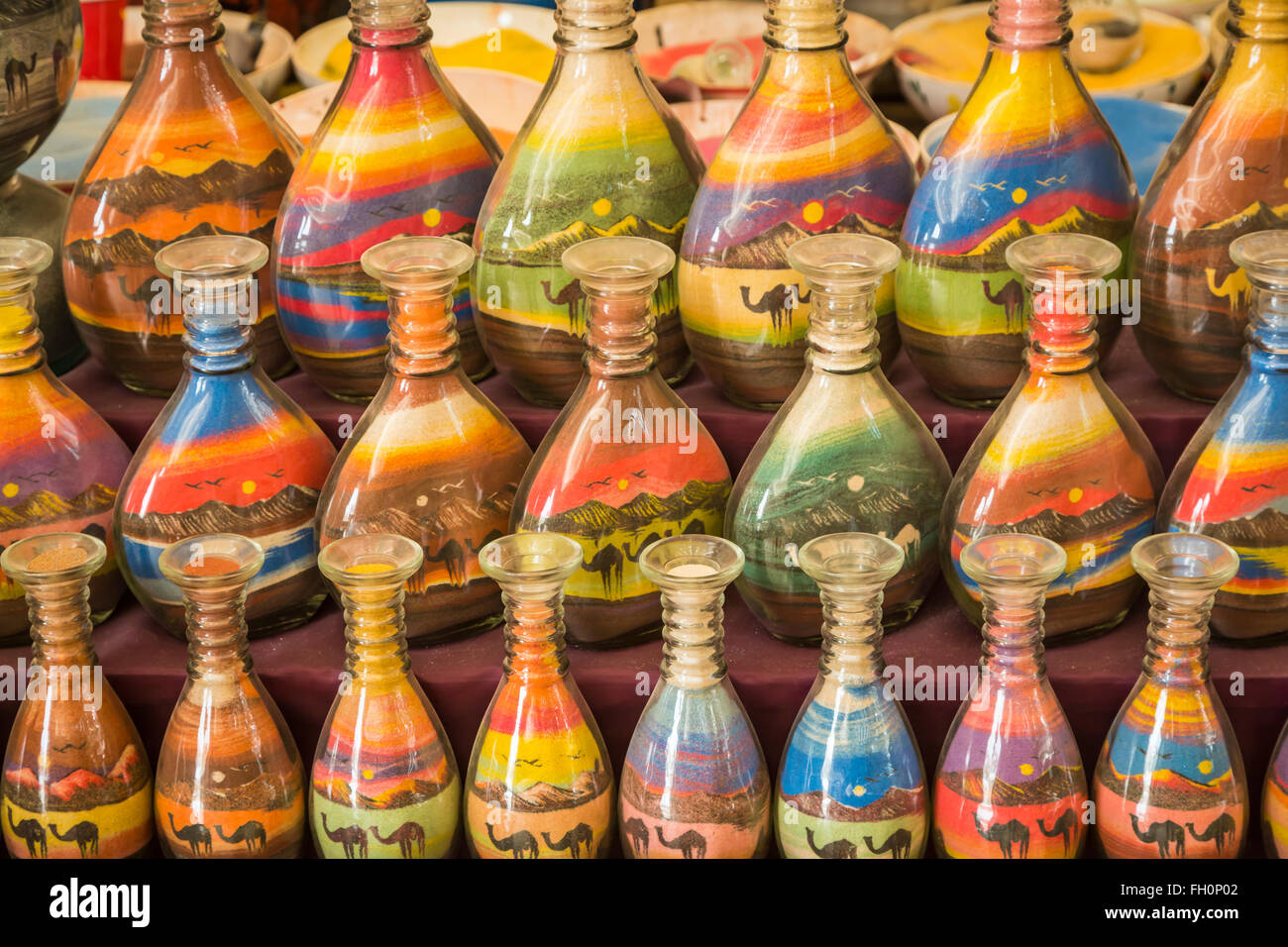 Sand Flasche Kunst in einem Markt Shop in das Visitor Center des historischen Jerash Website, Haschemitischen Königreich Jordanien, Naher Osten Stockfoto