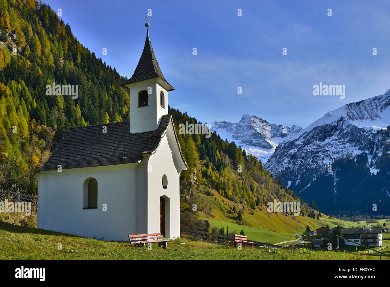 Kelderkapelle, hinter Olperer und Nordkante, Vals, Valsertal, Tirol, Österreich Stockfoto