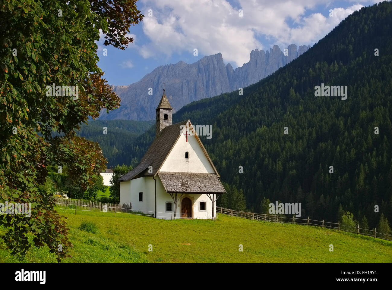 Welschnofen Kapelle St. Sebastian - Welschnofen-Kapelle St. Sebastian in Dolomiten Stockfoto