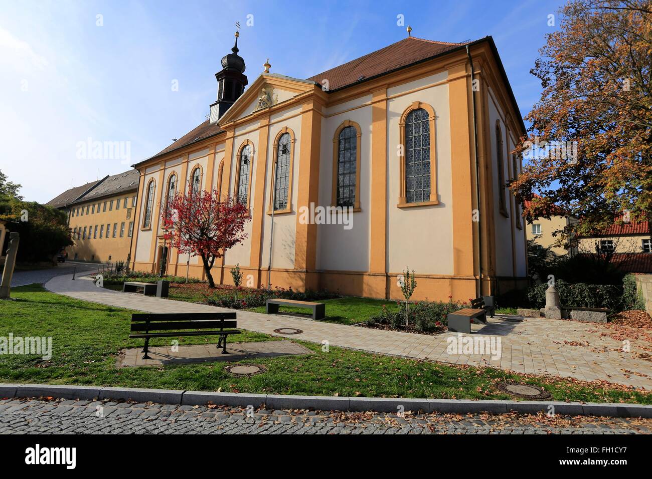 Das Kloster ist ein Kloster der Augustinerinnen in Muennerstadt. Um das Jahr 1230 wurde die befestigte Stadt Muennerstadt mit Stadtmauer und vier Stadttore gebaut. Muennerstadt, Landkreis Bad Kissingen, Unterfranken, Bayern, Deutschland, Europa Datum: Octo Stockfoto