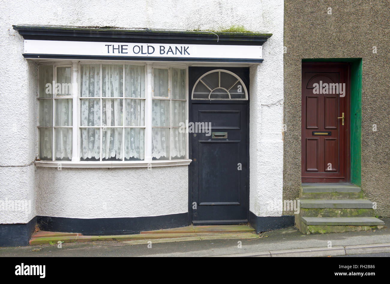 Haus - The Old Bank - im Dorf Bootle, West Cumbria, England UK Stockfoto