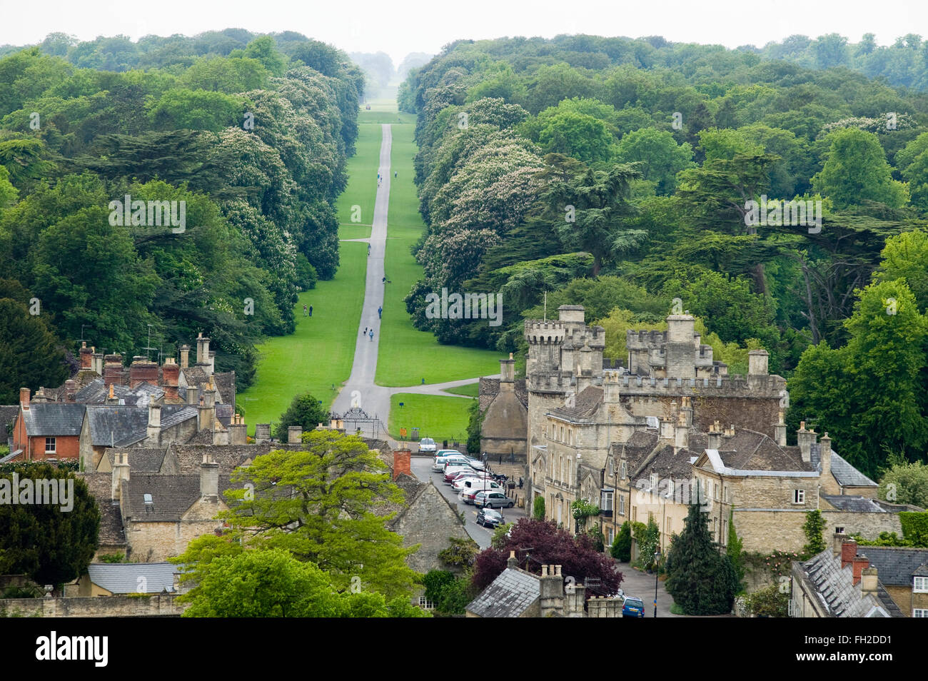 Das Bathurst Anwesen und versteckt hinter einer großen Hecke im Zentrum von Cirencester Gloucesterhire UK Family Home of Lord Apsley house Stockfoto