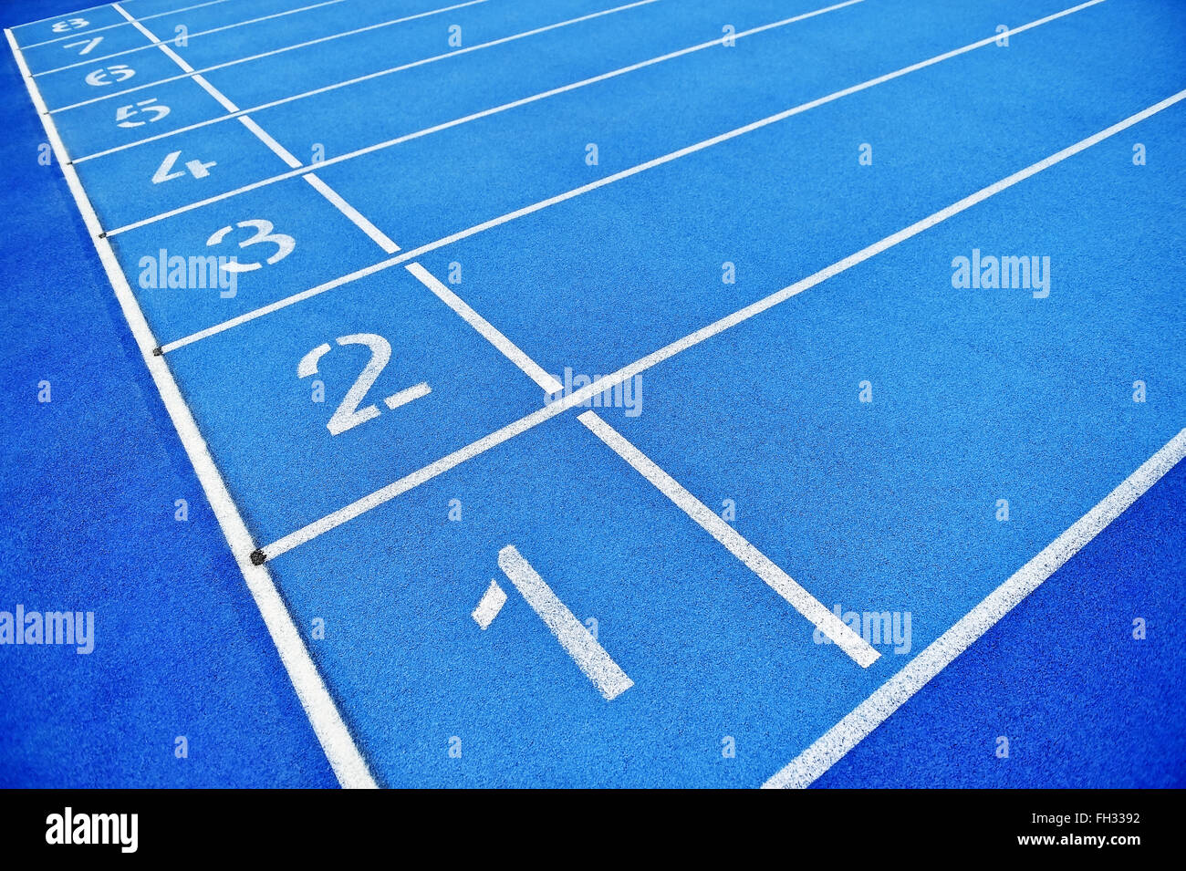 Blaue Leichtathletik Sprint Ziellinie Positionen ohne Personen Stockfoto