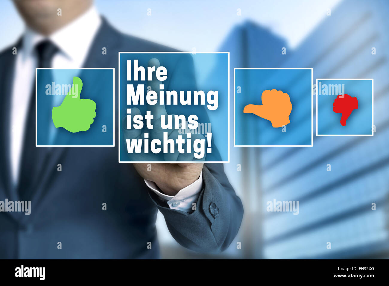 Deine Meinung (in deutscher Sprache) Touchscreen gesteuert Geschäftsmann. Stockfoto