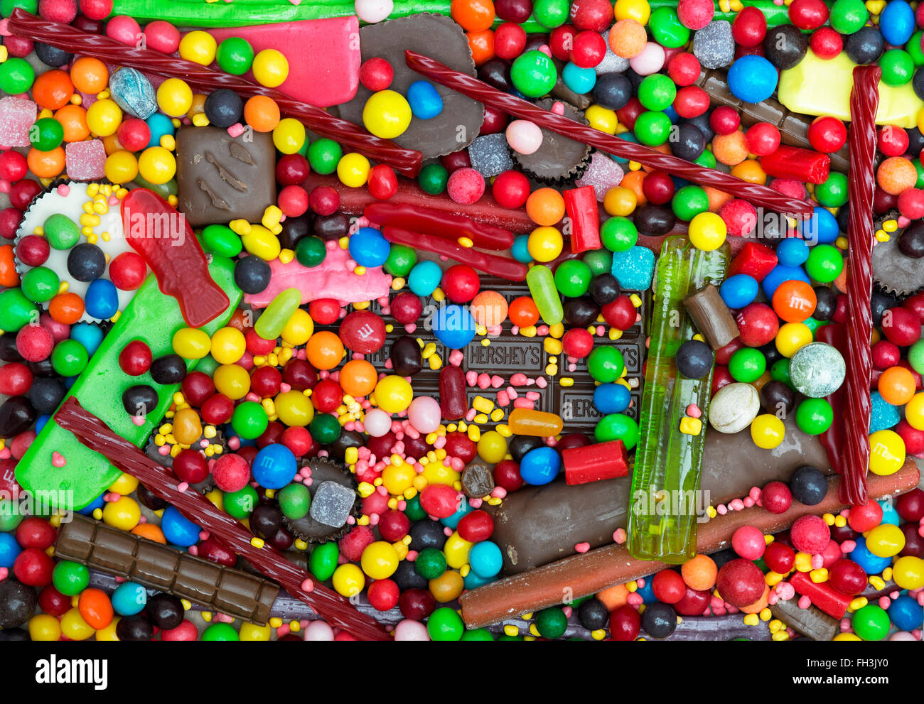 Bunt sortiert Kinder Retro-Süßigkeiten und Bonbons Stockfoto