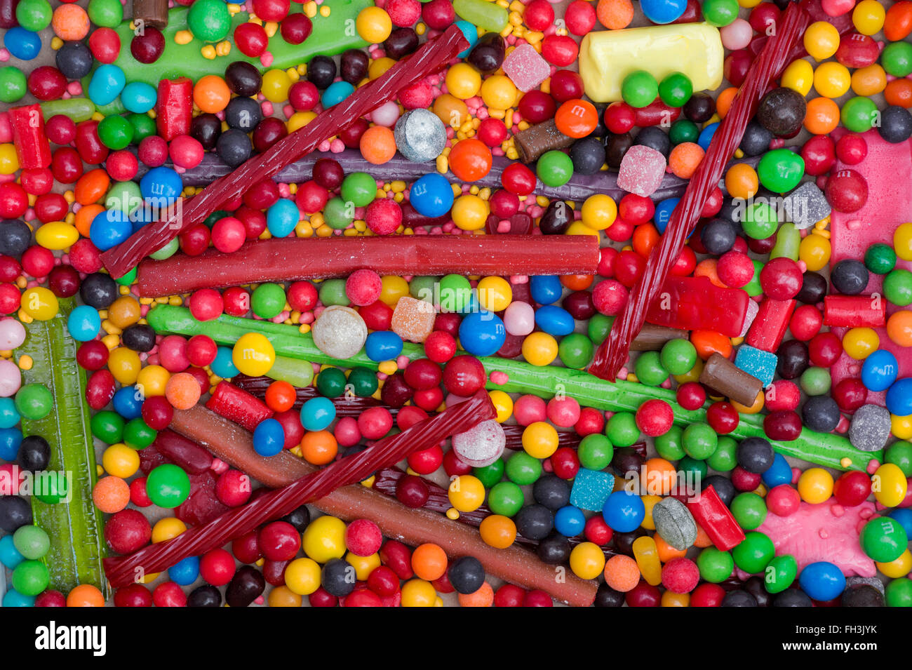 Bunt sortiert Kinder Retro-Süßigkeiten und Bonbons Stockfoto