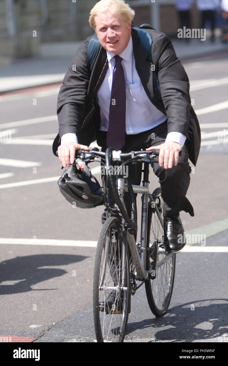 Boris Johnson Reiten Fahrrad Ohne Helm Kredit Bild C Jack Ludlam Stockfotografie Alamy