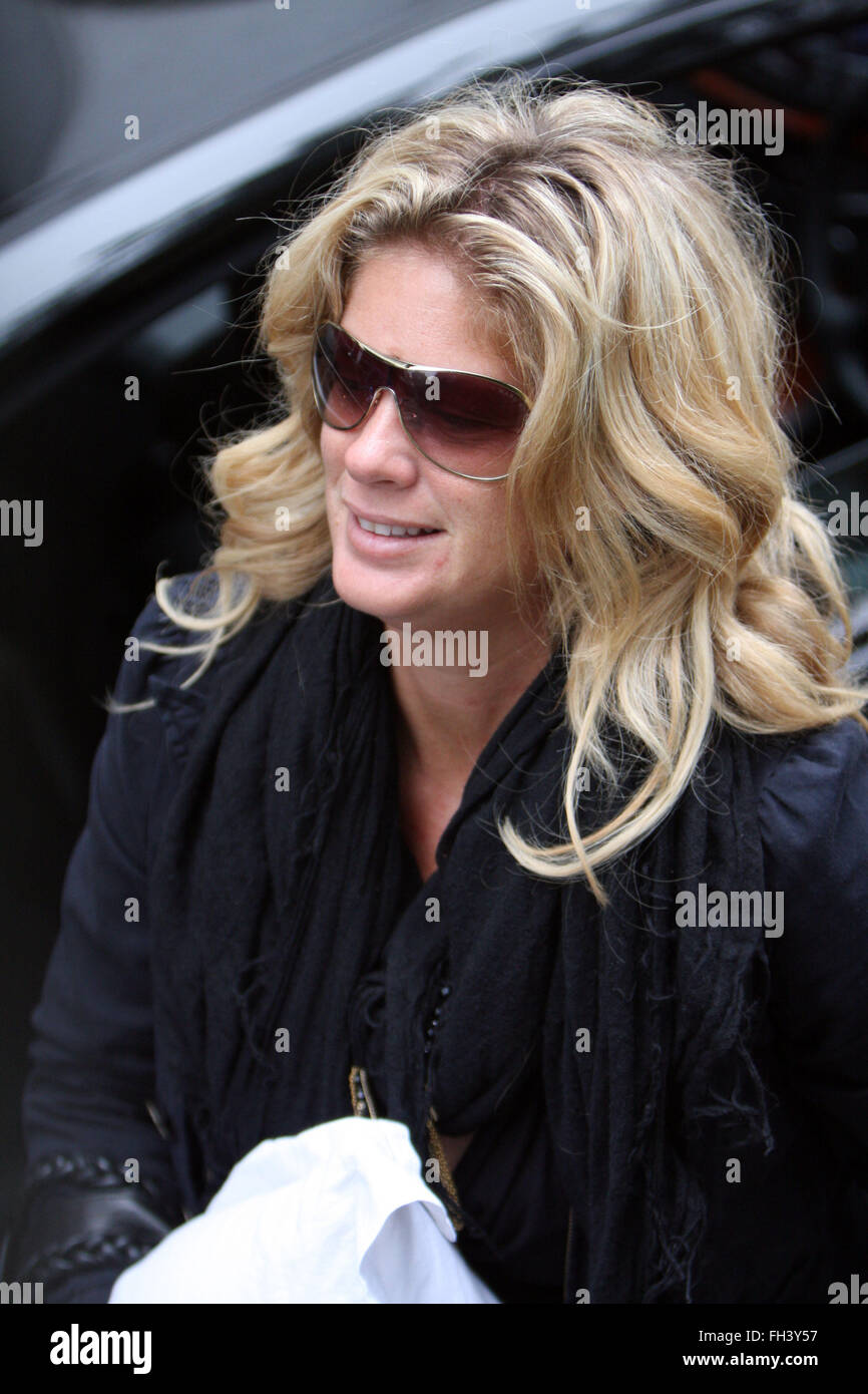 Rachel Hunter, mit Kissen, Ankunft am Südufer London (Kredit Bild © Jack Ludlam) Stockfoto