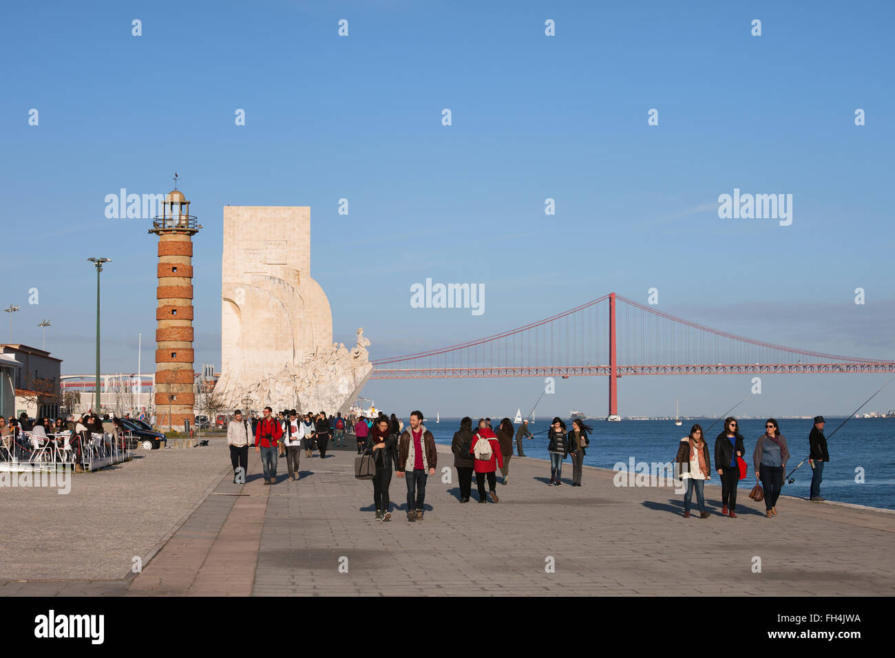 Portugal, Stadt von Lissabon, Belem Leuchtturm und Denkmal der Entdeckungen (Padrão Dos Descobrimentos), promenade entlang Tagus ri Stockfoto