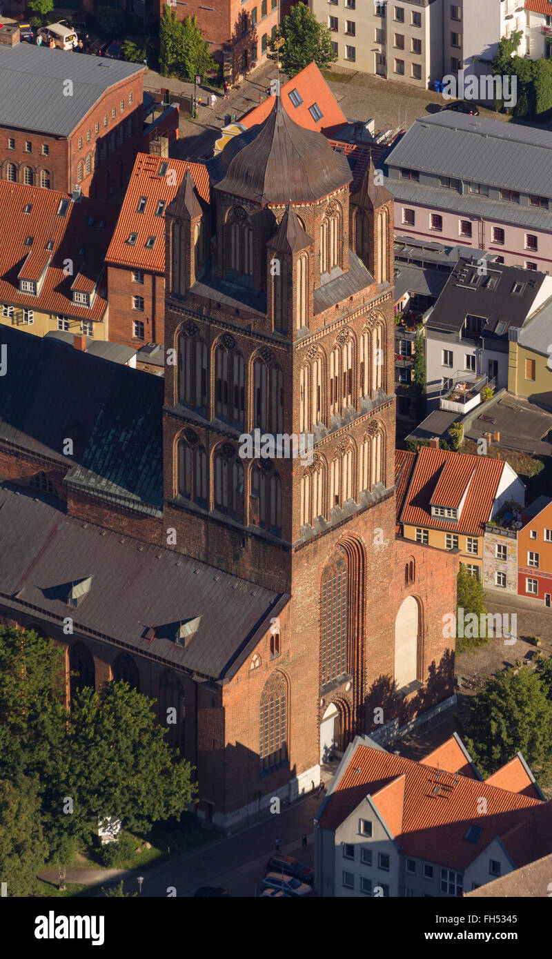 Luftaufnahme, Kirche St.Jakobi, Stralsund, mit dem Wasserschloss alte