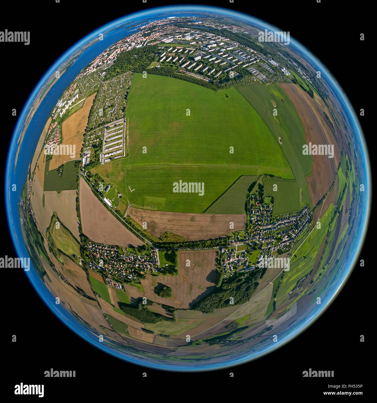 Antenne zu sehen, Flugplatz Stralsund, Air Sport Club Volkswerft Stralsund, Rasen Landebahn, Kramerhof, Ostsee, Mecklenburg Stockfoto