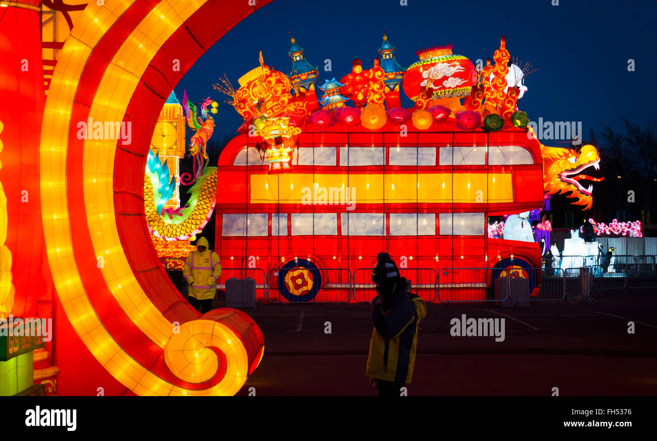 Manchester, UK. 23. Februar 2016. Das britische Kunst Laternenfest am Intu Traffor Centre in Manchester, das chinesische Neujahr zu feiern. Bildnachweis: Andrew Barker/Alamy Live-Nachrichten Stockfoto
