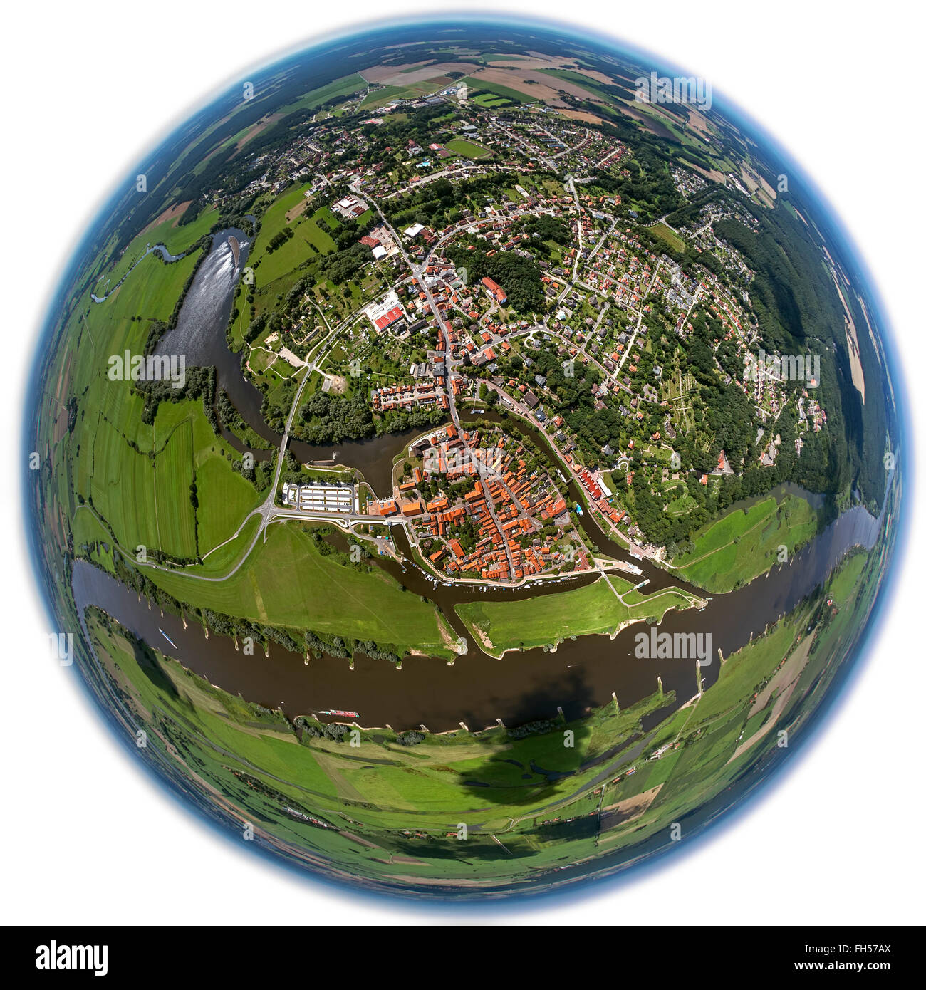 Luftbild, Altstadt, Elbe, Sperrwerks, fisheye-Objektiv, Runde Bild, Dresden Elbe, Elbtal, Lüchow-Dannenberg, Hitzacker (Elbe) Stockfoto