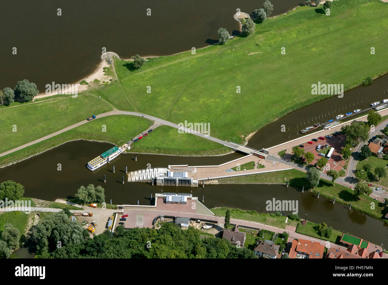Luftaufnahme, alte Stadt von Hitzacker mit Sperrwerks und alte Sperrwerks, Elbe, Elbe, Hochwaaserschutzbauten, sperren, Hitzacker (Elbe), Stockfoto
