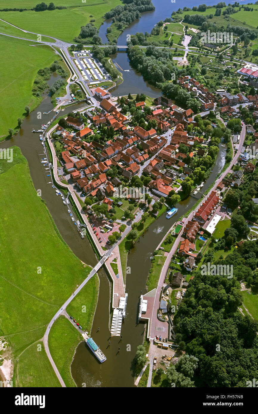 Luftaufnahme, alte Stadt von Hitzacker mit Sperrwerks und alte Sperrwerks, Elbe, Elbe, Hochwaaserschutzbauten, sperren, Hitzacker (Elbe) Stockfoto