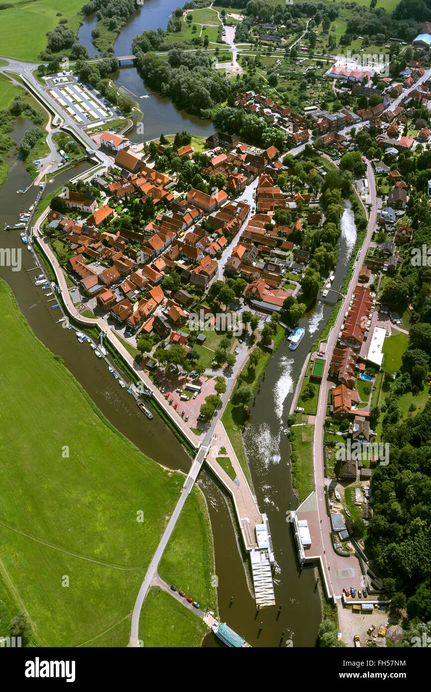 Luftaufnahme, alte Stadt von Hitzacker mit Sperrwerks und alte Sperrwerks, Elbe, Elbe, Hochwaaserschutzbauten, sperren, Hitzacker (Elbe) Stockfoto