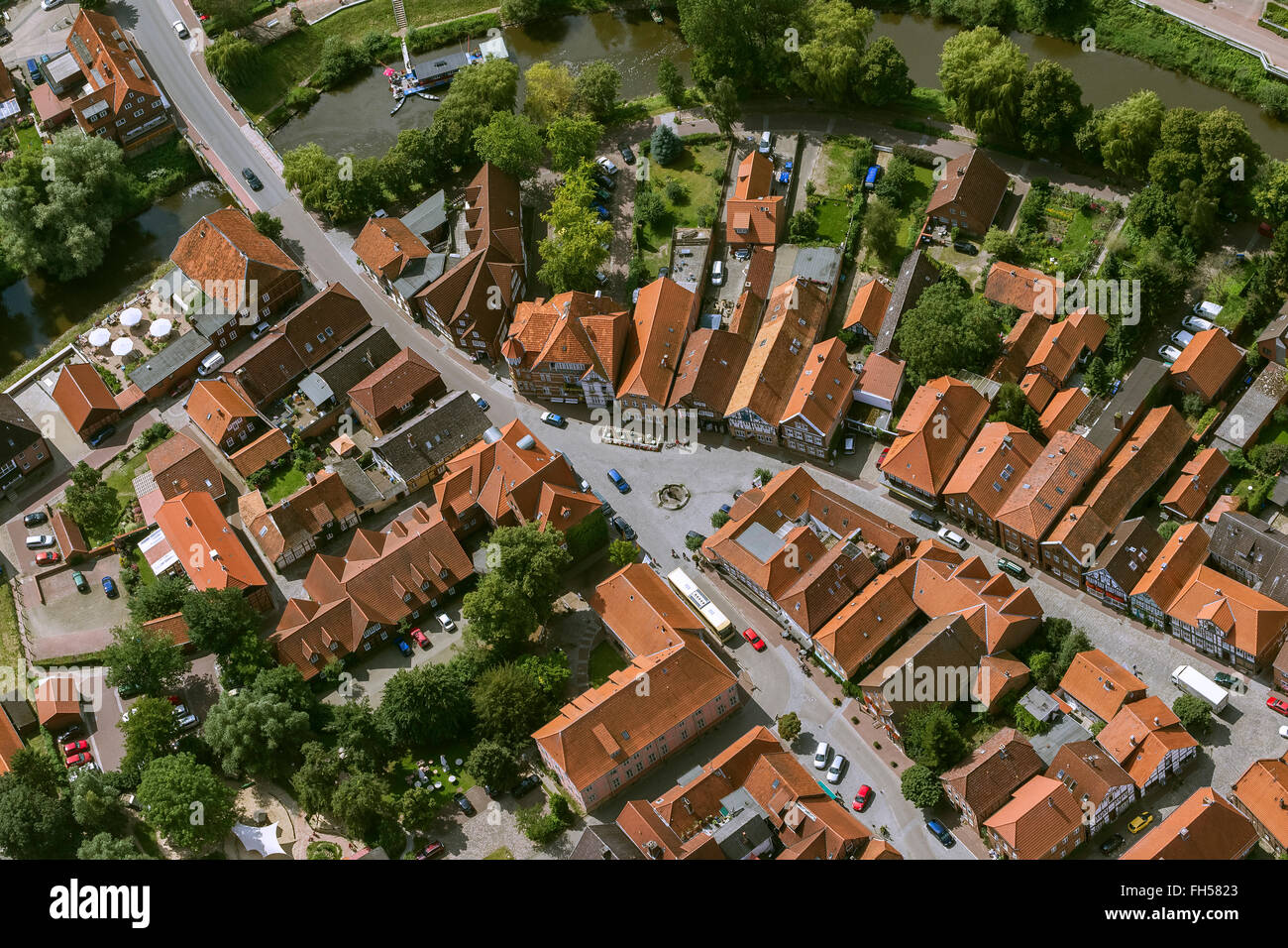 Luftaufnahme, alte Stadt von Hitzacker mit Sperrwerks und alte Sperrwerks, Elbe, Elbe, Hochwaaserschutzbauten, sperren, Hitzacker (Elbe) Stockfoto