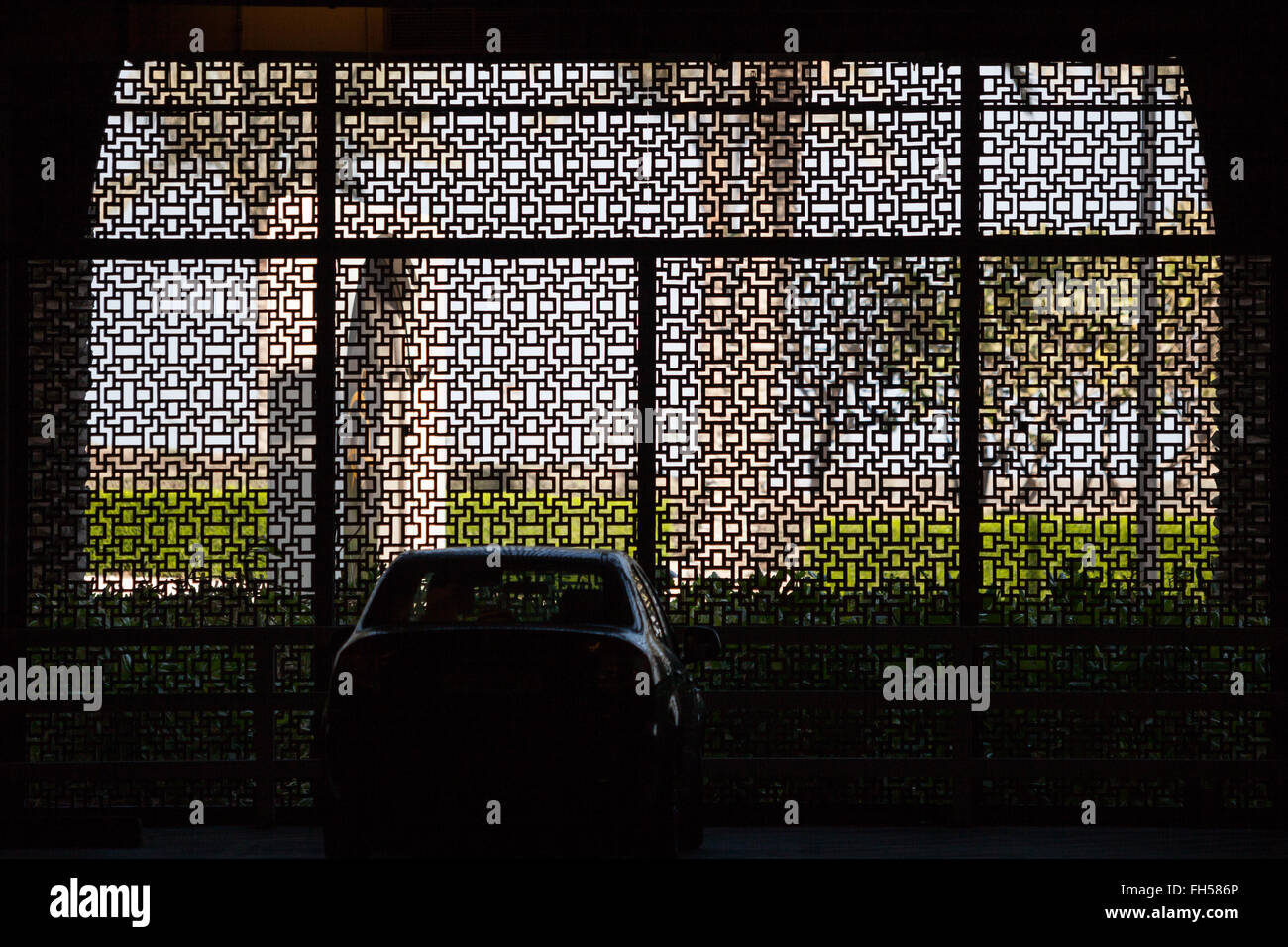 Islamische Muster in Gebäuden verwendet. Parkplatz, die Pearl Qatar Stockfoto