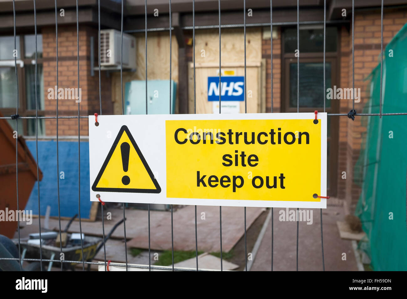 Bauschild-Website in einem NHS Krankenhaus Stockfoto