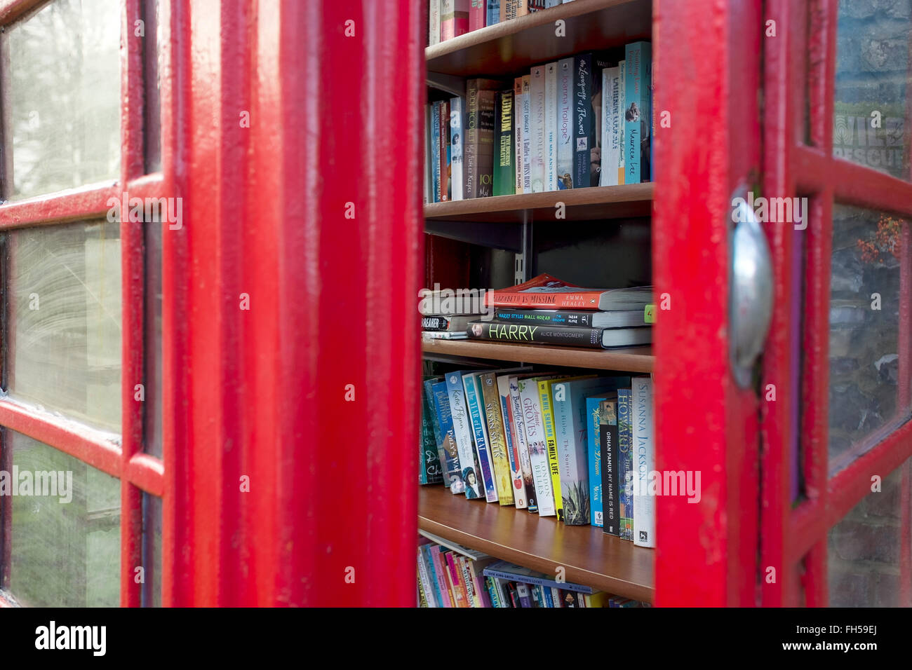 Telefon-Kasten-Bibliothek in über Wallop Hampshire UK Stockfoto