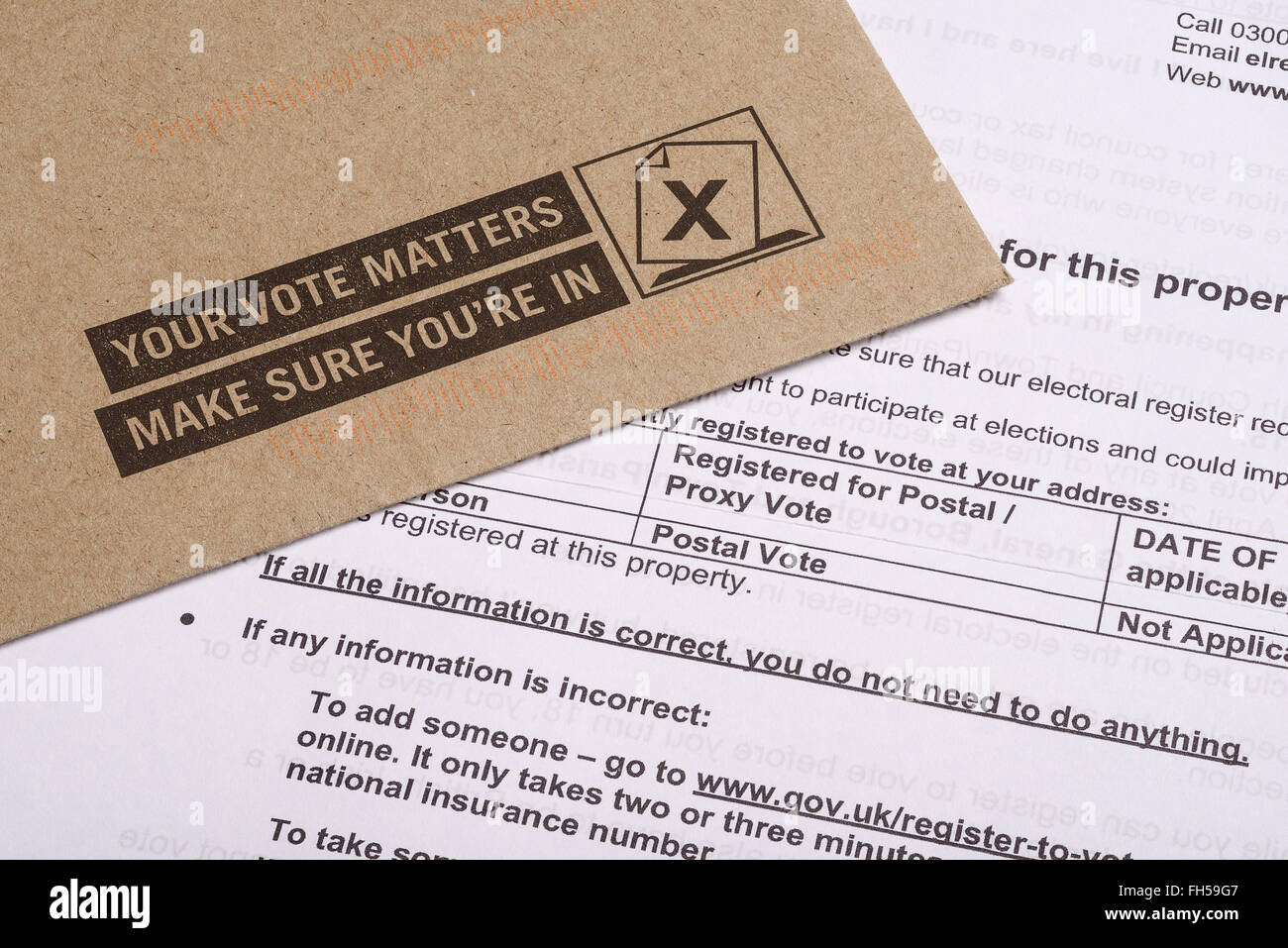 UK-Antragsformular für eine Briefwahl bei den bevorstehenden Wahlen zu registrieren Stockfoto