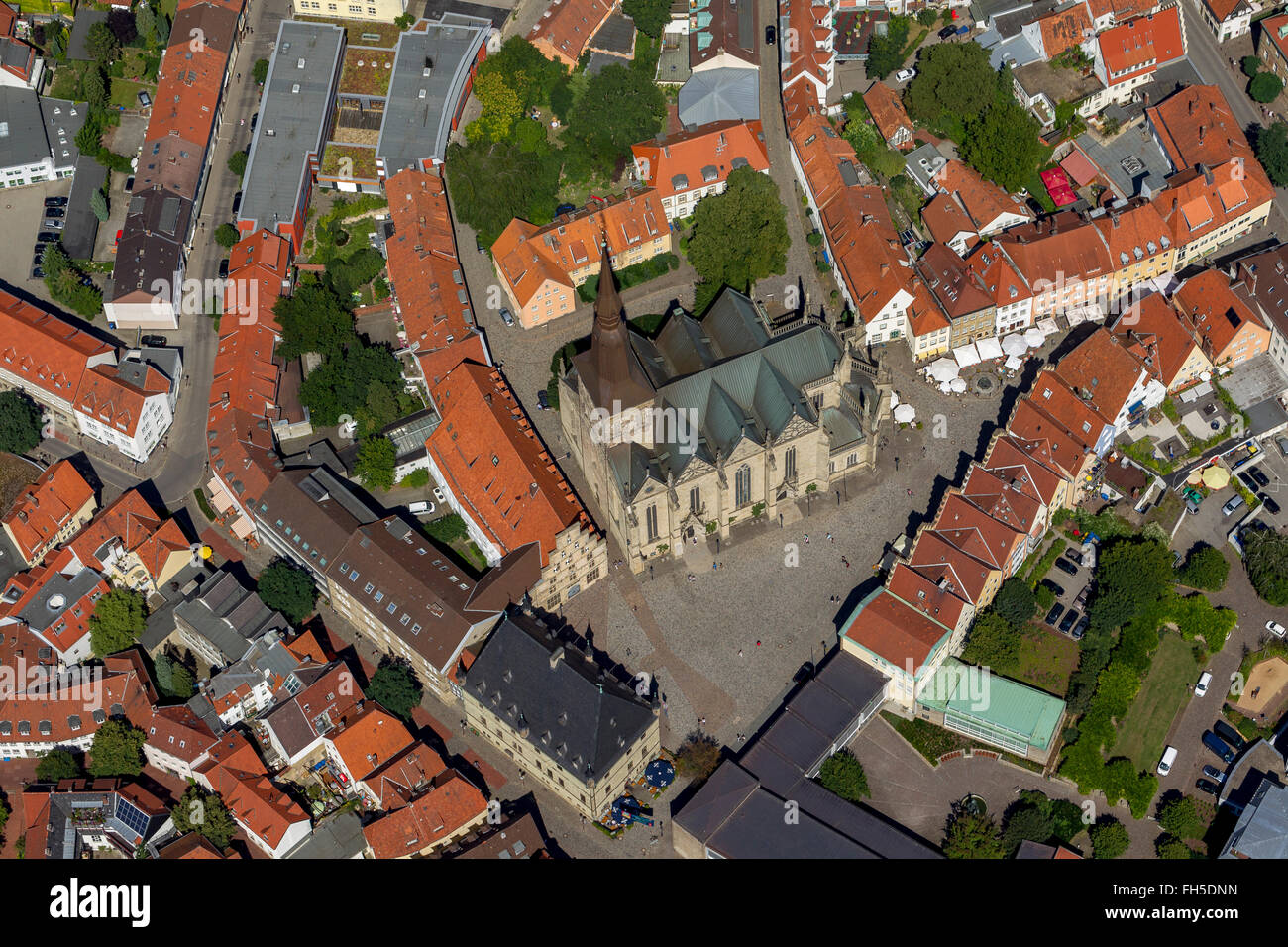 Luftbild, Marienkirche Altstadt, rote Ziegeldächer, Osnabrück, Niedersachsen, Deutschland, Europa, Luftaufnahme, Vögel-Augen-Blick Stockfoto