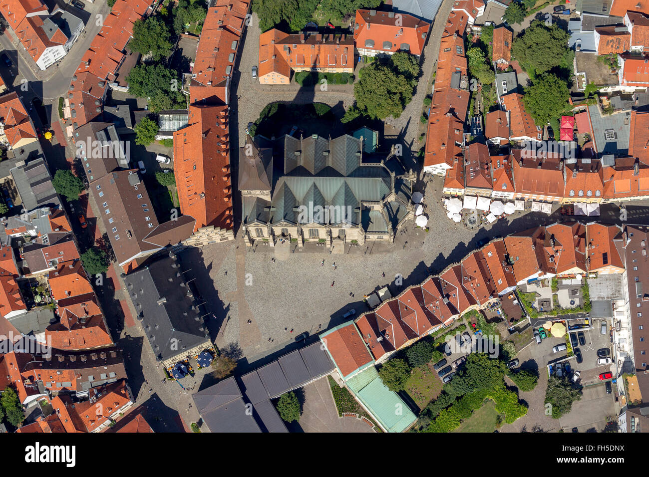 Luftbild, Marienkirche Altstadt, rote Ziegeldächer, Osnabrück, Niedersachsen, Deutschland, Europa, Luftaufnahme, Vögel-Augen-Blick Stockfoto