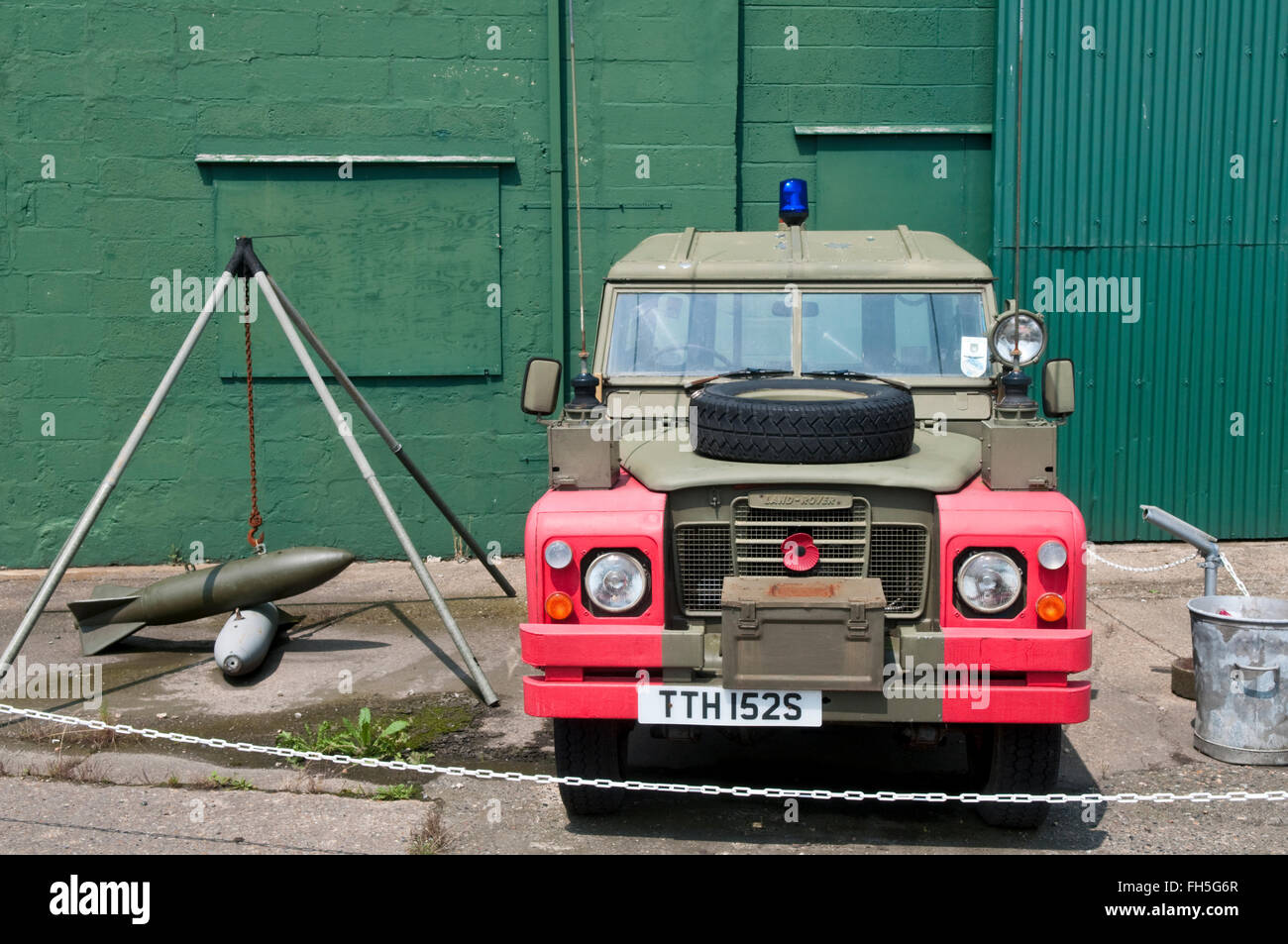 Statische Anzeige von einem RAF Bombe Entsorgung Landrover im RAF Manston History Museum, Manston Flughafen, Kent Stockfoto