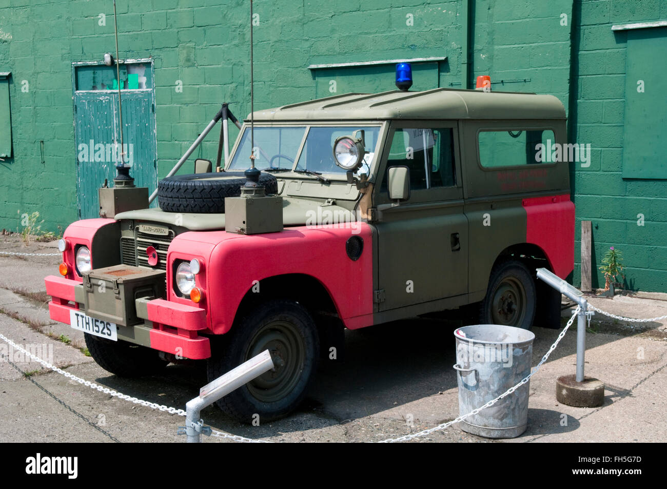 Statische Anzeige von einem RAF Bombe Entsorgung Landrover im RAF Manston History Museum, Manston Flughafen, Kent Stockfoto