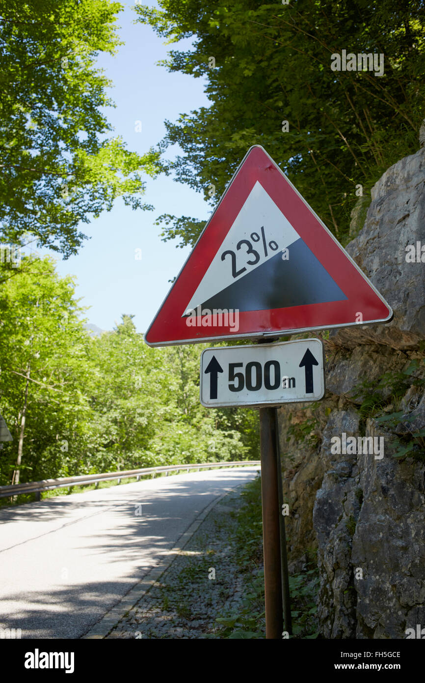 Steile Grade Zeichen, Oberösterreich, Österreich Stockfoto