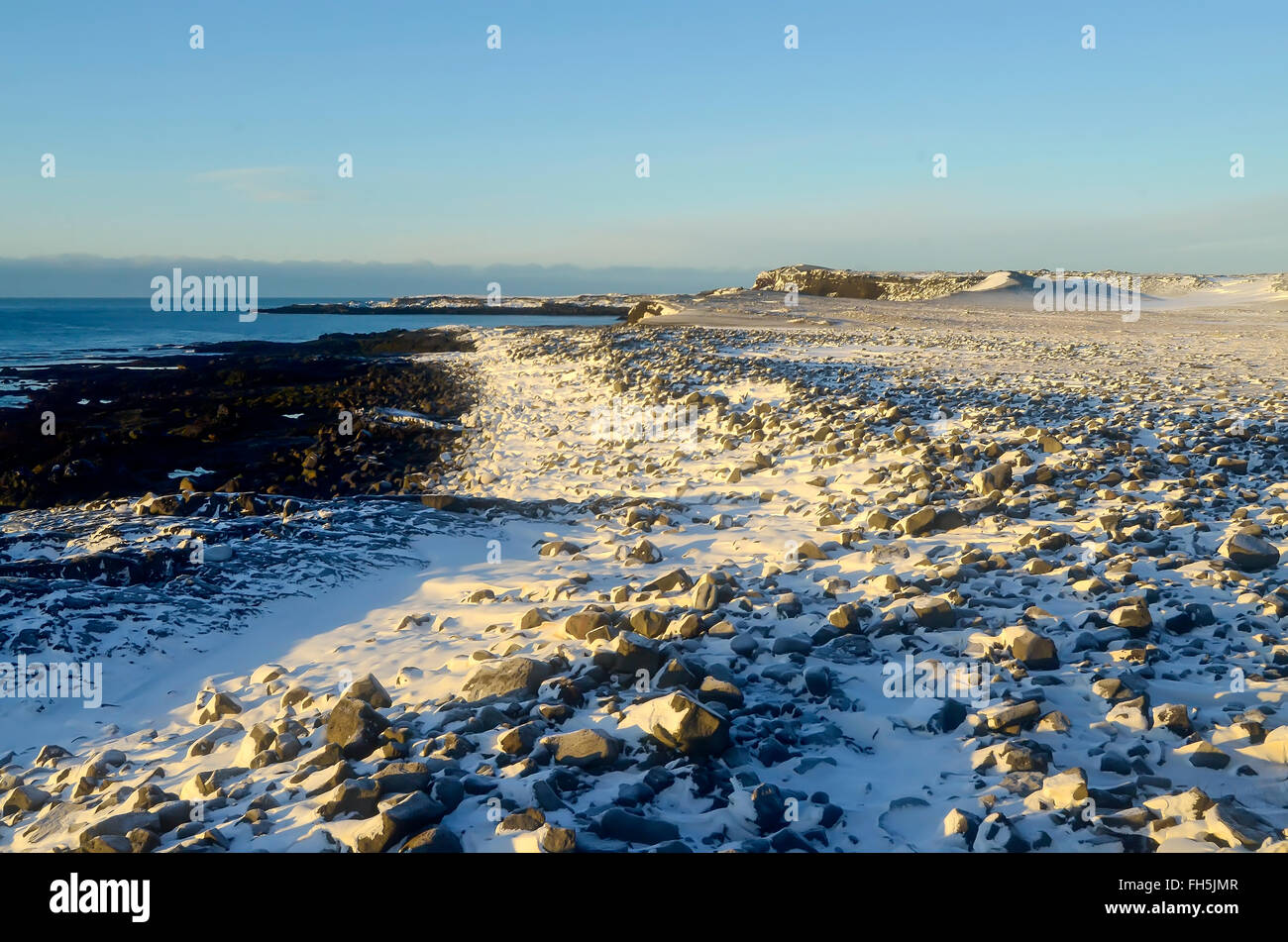 Valahnúkur Küste Winter Lavafeld und die Küste auf der Halbinsel Reykjanes Island Stockfoto