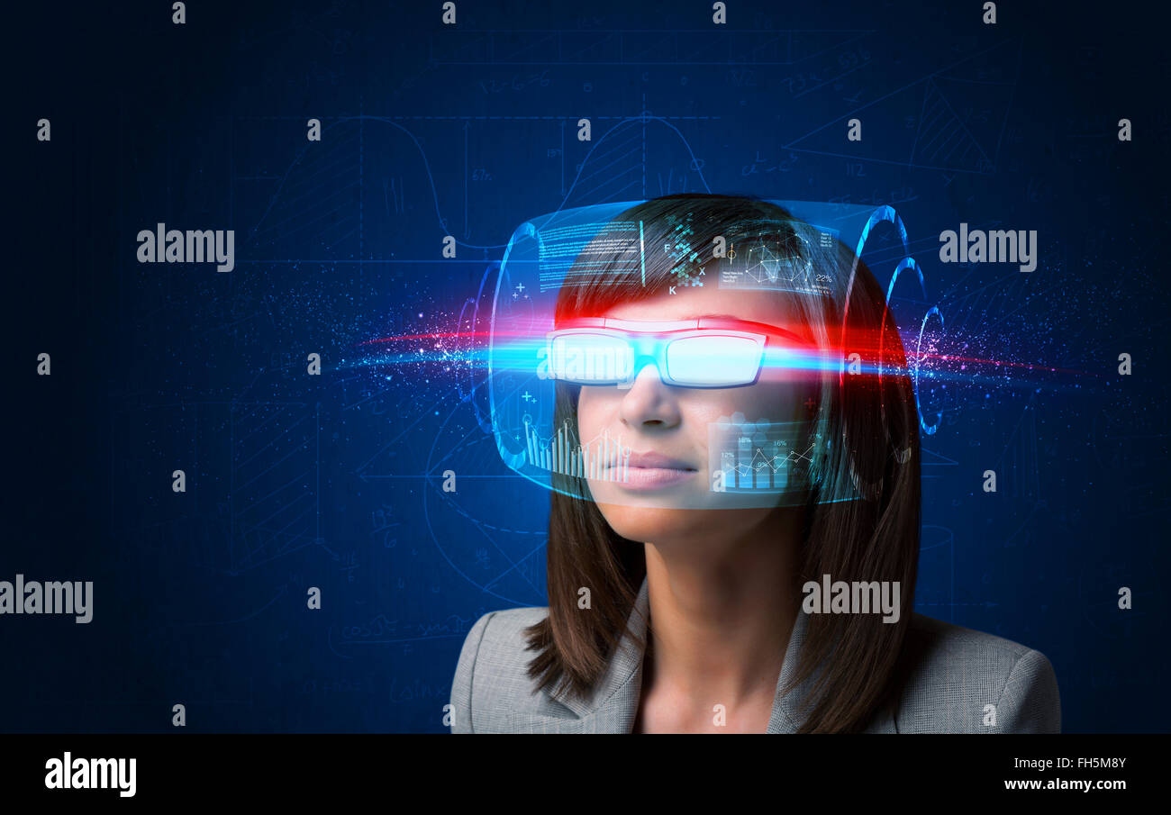 Zukünftige Frau mit High-Tech-smart glasses Stockfoto