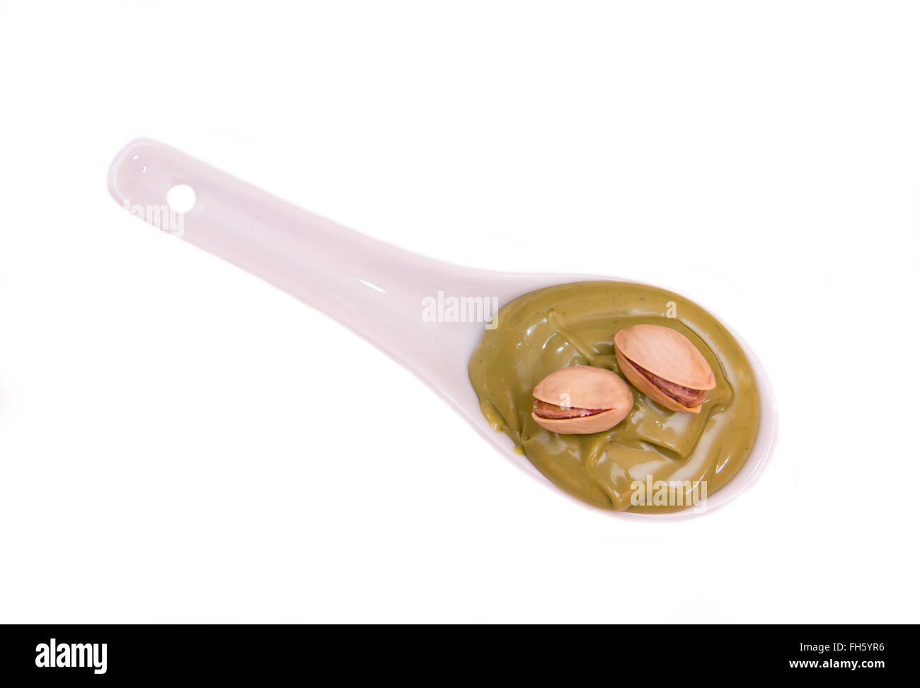 Pistazien Creme auf Löffel auf weißem Hintergrund Blick von oben Stockfoto Pistazien Creme auf Löffel auf weißem Hintergrund Blick von oben Stockfoto