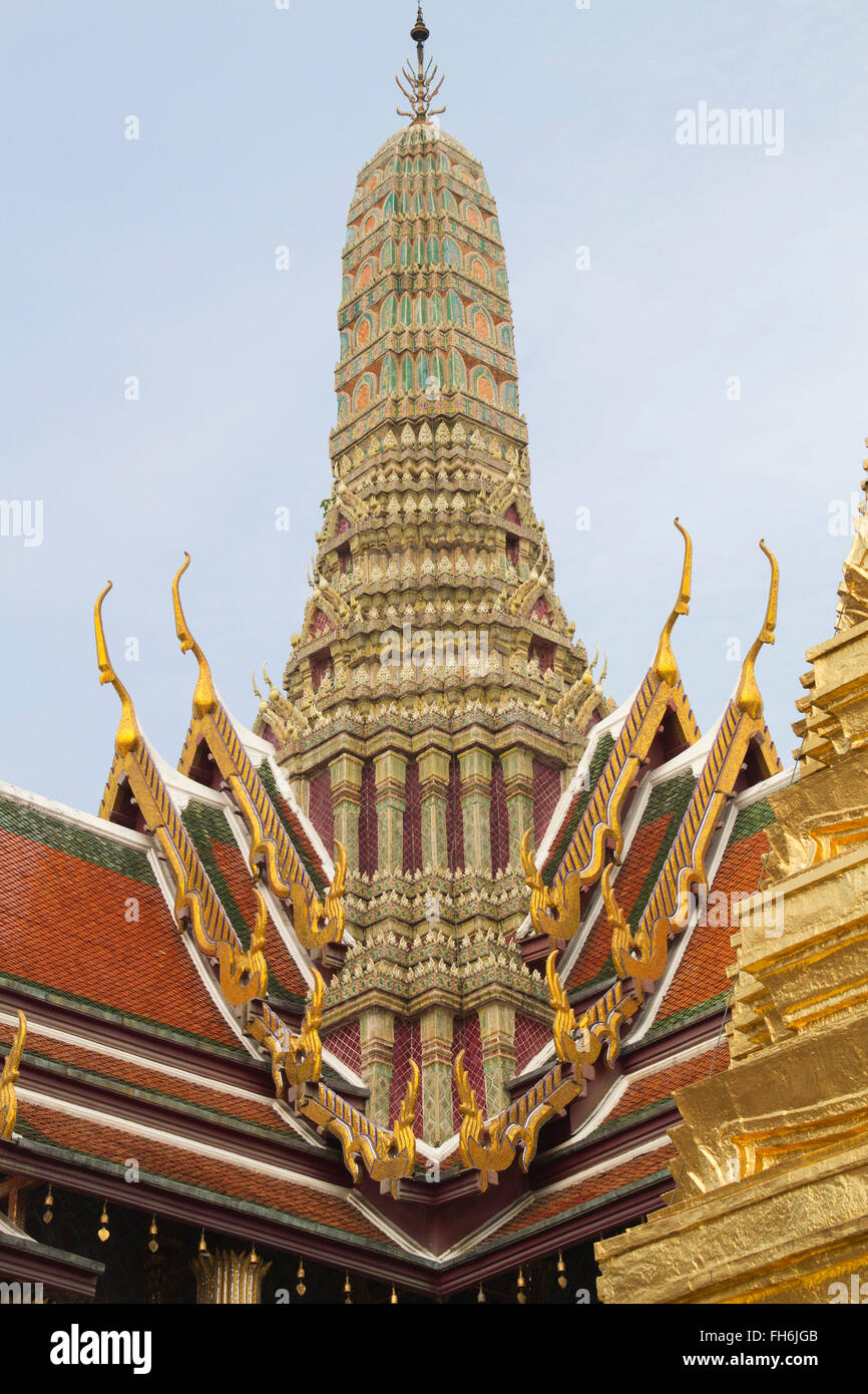 Turm des königlichen Pantheon im Grand Palace Bangkok, Thailand Stockfoto