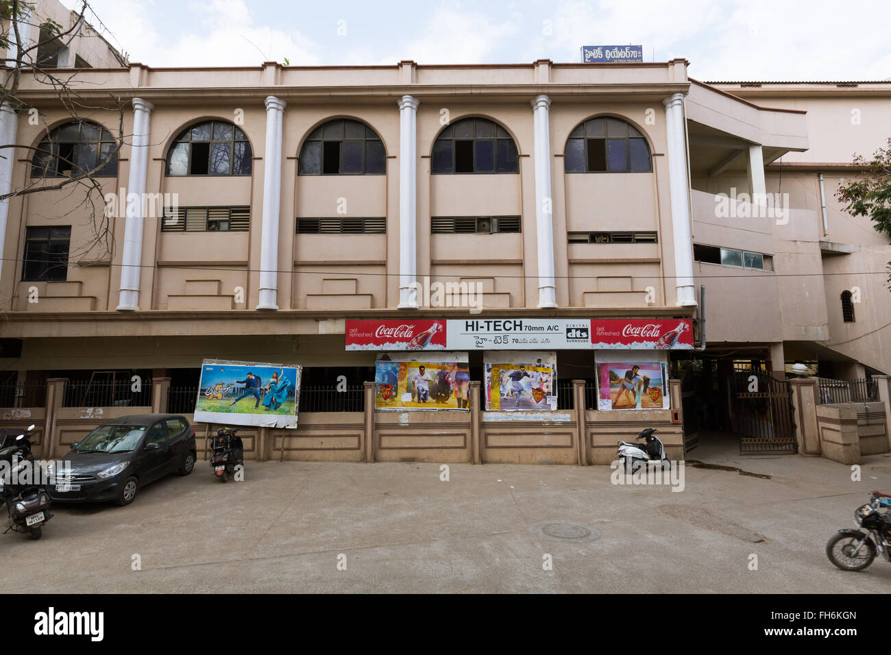 Vorderansicht des Hi-Tech-70 MM-Kino-Saal in Hyderabad, Indien Stockfoto